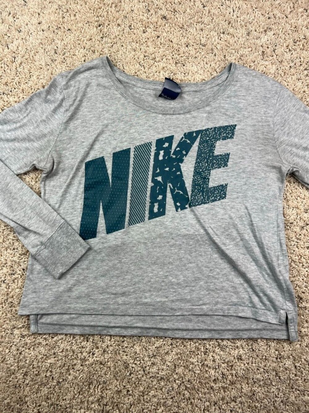 Nike Long Sleeve T Shirt Crop Top Size XS Women’s Gray With Blue Logo Cotton